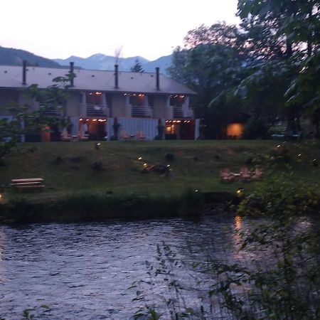Moon River Suites #1 North Bend Bagian luar foto