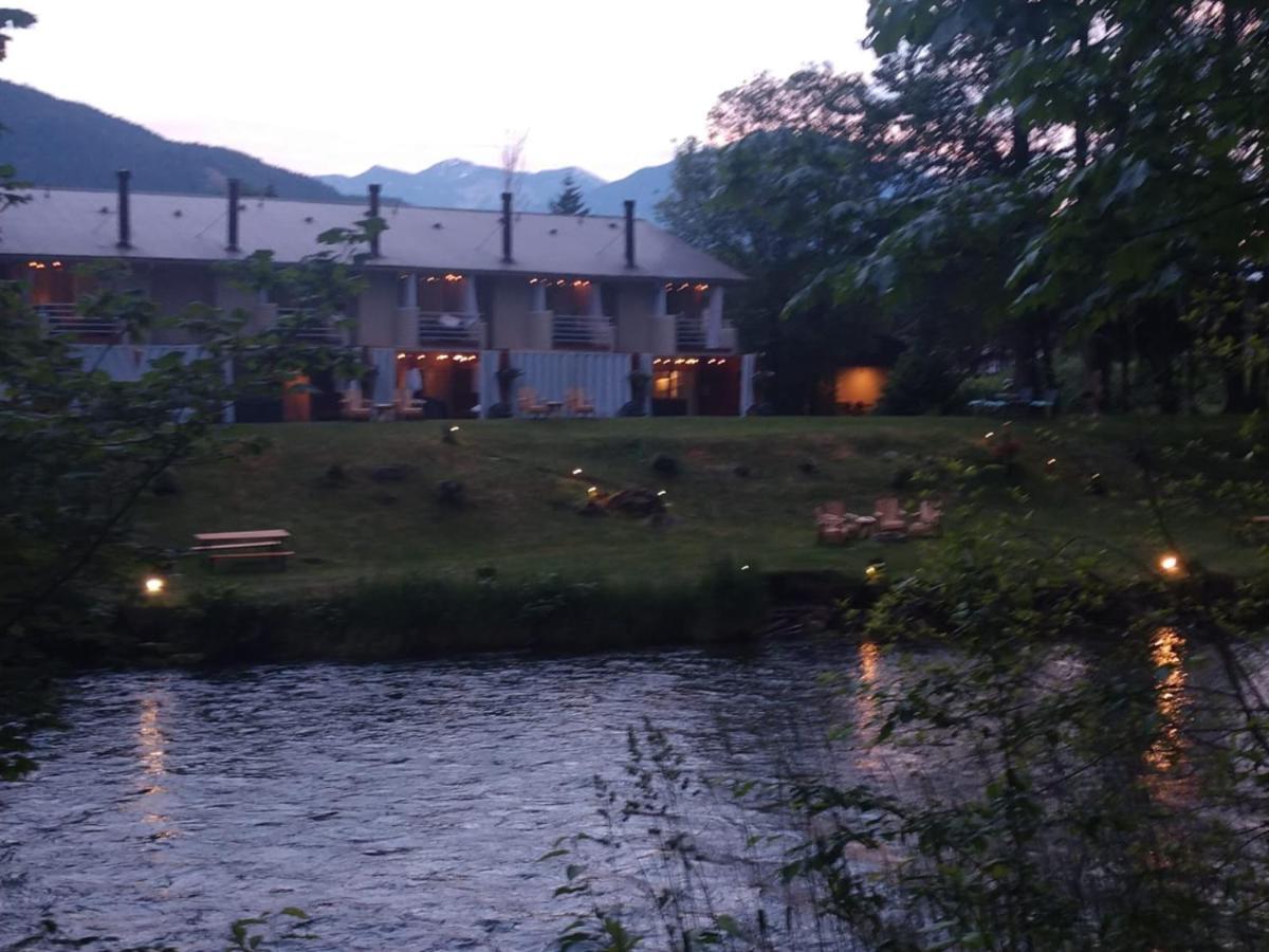 Moon River Suites #1 North Bend Bagian luar foto