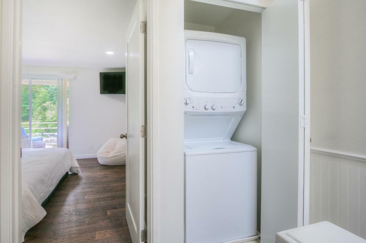 Moon River Suites #1 North Bend Bagian luar foto