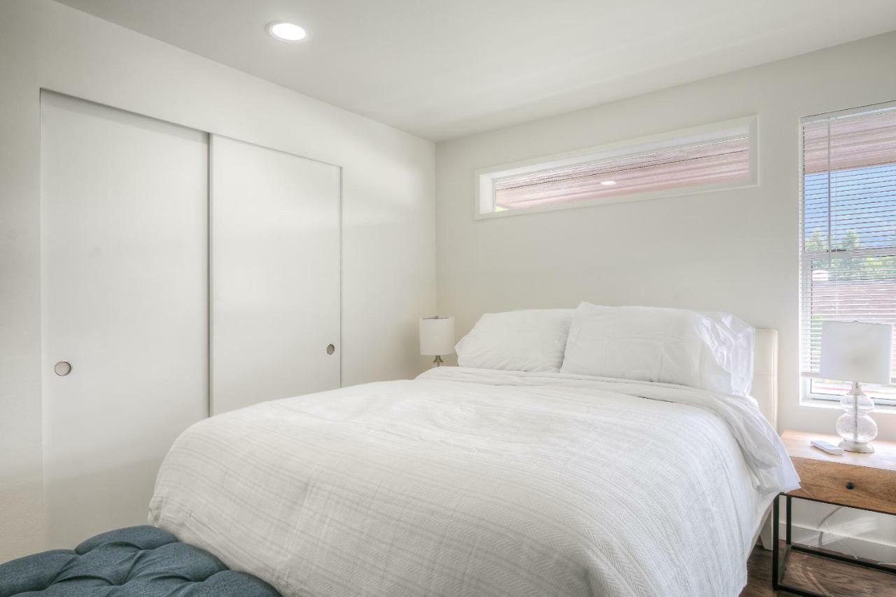 Moon River Suites #1 North Bend Bagian luar foto