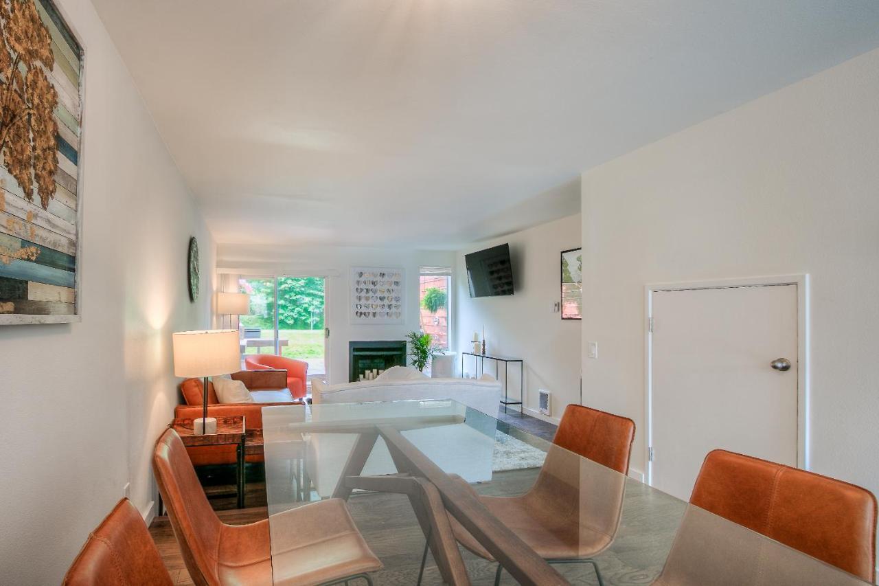 Moon River Suites #1 North Bend Bagian luar foto