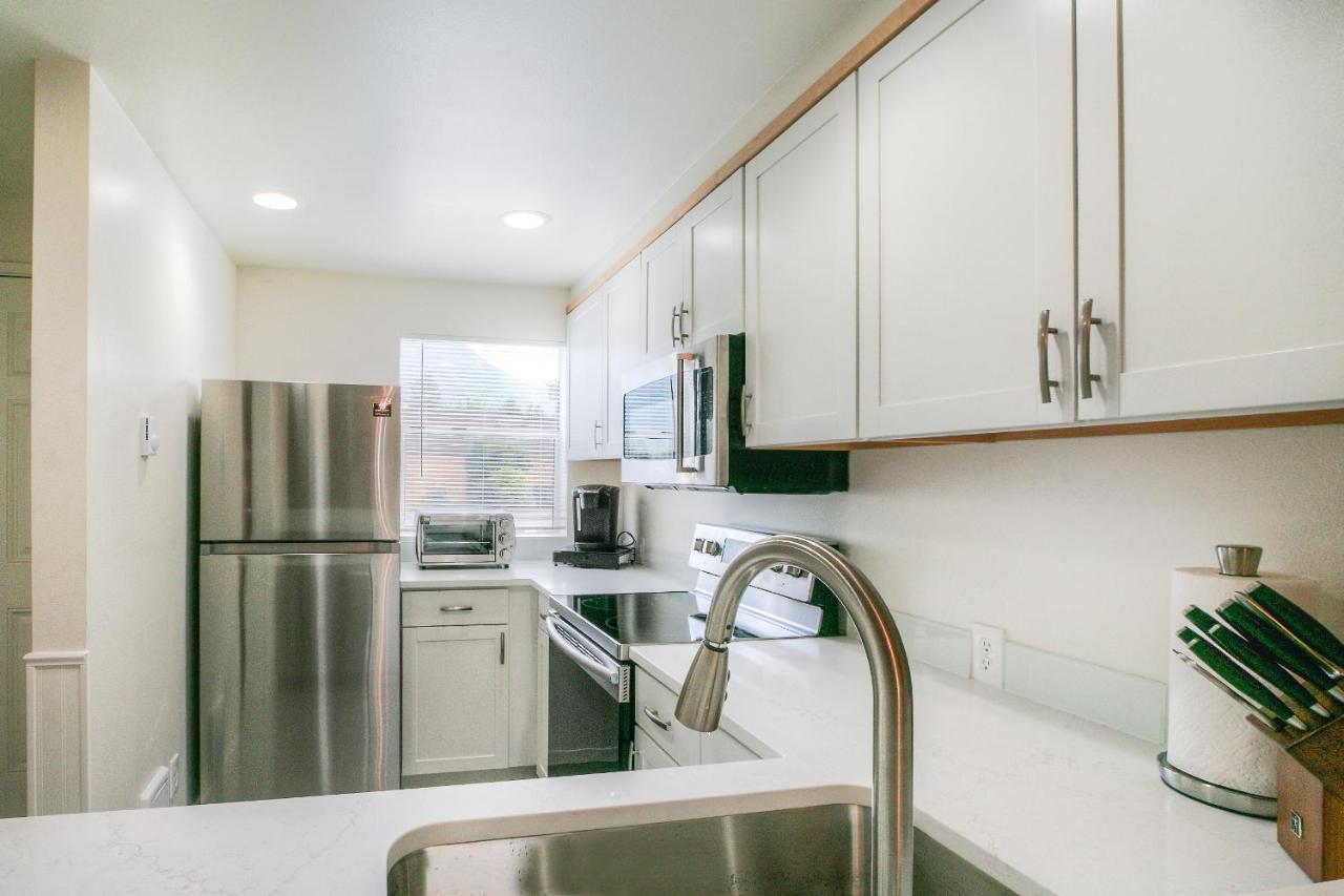 Moon River Suites #1 North Bend Bagian luar foto